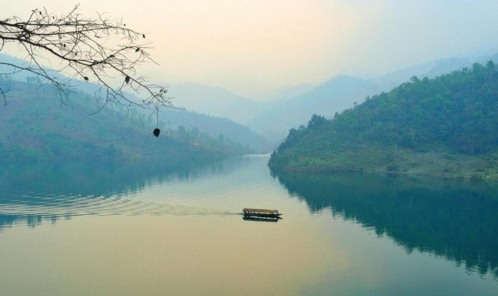 Hồ nước mùa thu xứ cao nguyên đá Đồng Văn