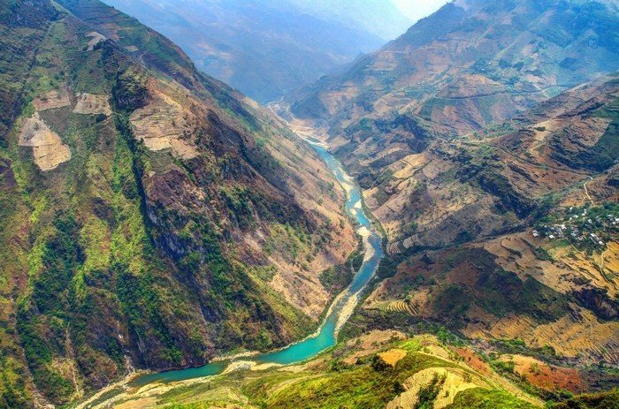 Sông Nho Quế nhìn từ trên đỉnh Mã Pí Lèng